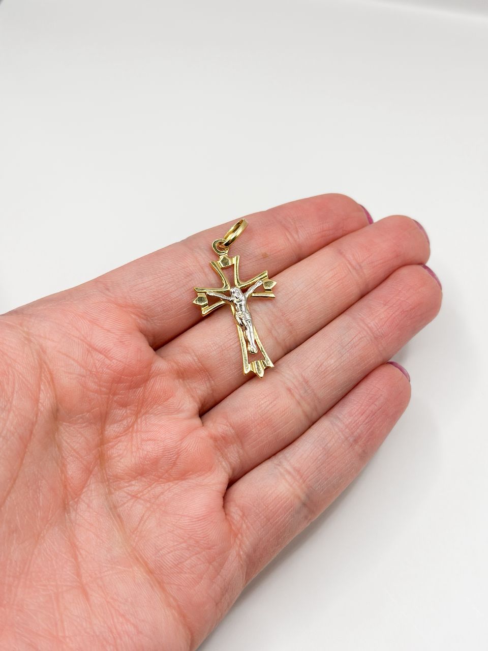 Cruz en 2 tonos de oro 27 mm x 18 mm