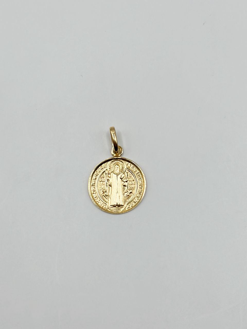 Medalla de San Benito en oro 18K italiano